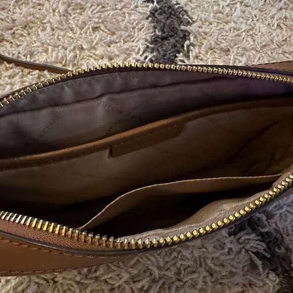 Micro Kors, camel and cream purse zip up with gold chain, - Picture 2 of 3